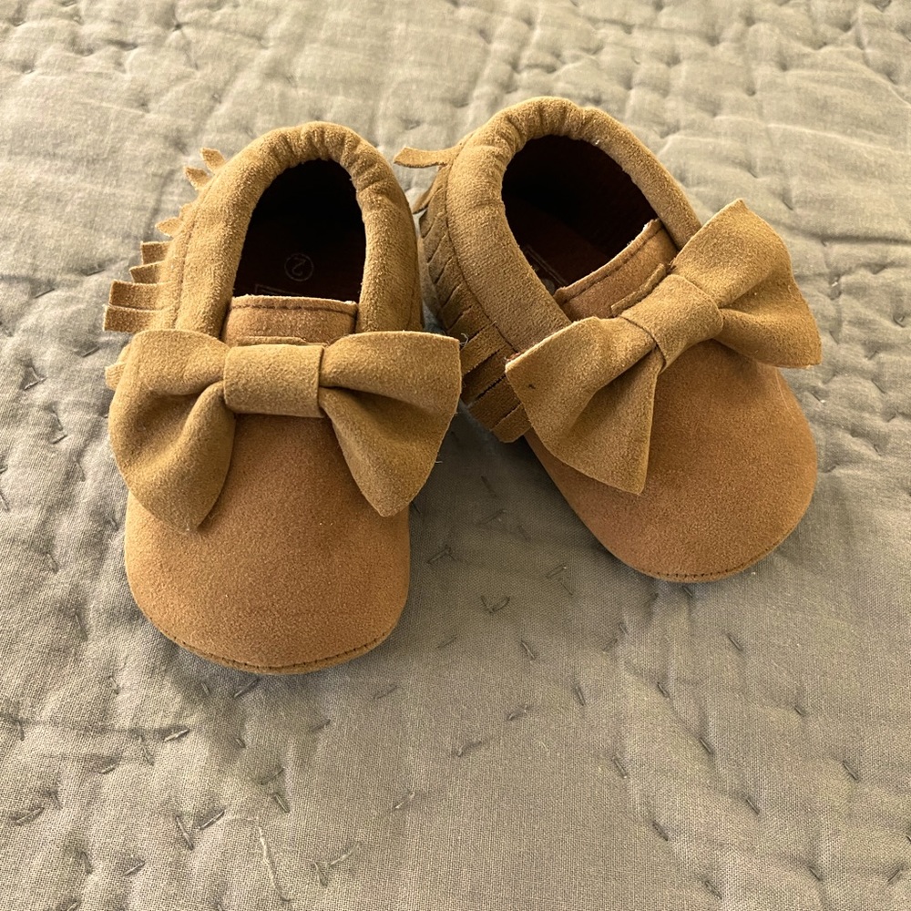Romirus baby shoes size 2 suede look moccasins tan fringe